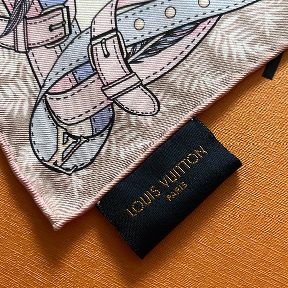 Louis Vuitton Love Birds Square FLAWLESS - Picture 2 of 10